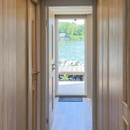 Πλωτό κατάλυμα Haus Boot Sea Breeze 4*