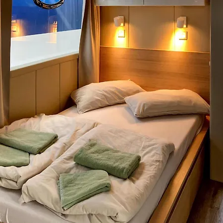 Botel Hausboot Emma Blue 4*