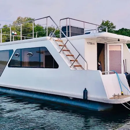 Hausboot Emma Blue Botel