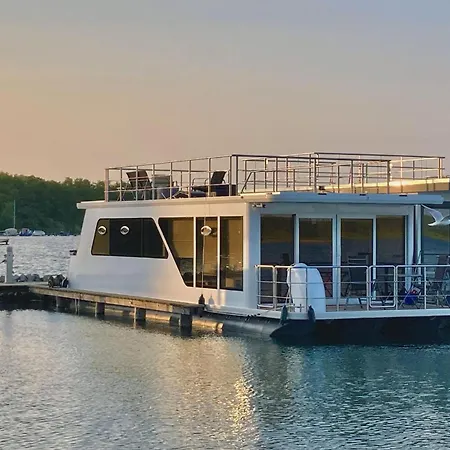 Botel Hausboot Emma Blue 4*